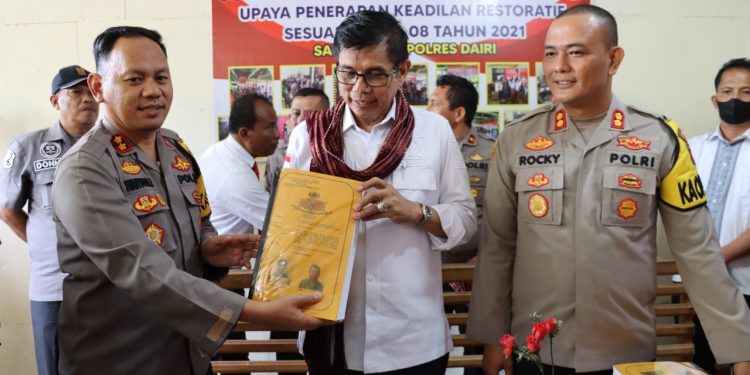 Anggota DPR RI Komisi III, DR. Hinca Panjaitan saat reses ke Polres Dairi, Rabu (3/8).