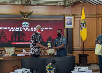 Danpushidrosal, Laksamana Madya TNI Nurhidayat saat mengadakan kunjungan kerja ke Gubernur Jawa Tengah Ganjar Pranowo, Rabu (3/8).