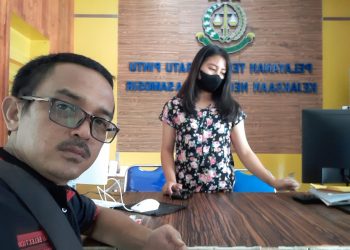Reporter Indigonews saat menyambangi Kantor Kejari Toba guna konfirmasi, Jumat (12/8).