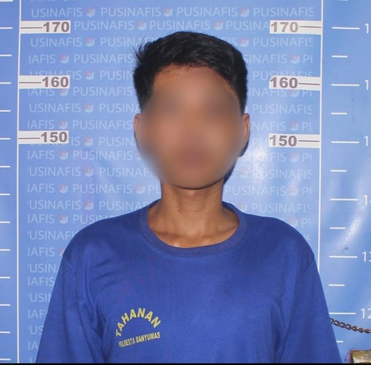 Tersanka Y saat diamankan di Polresta Banyumas, Selasa (16/8).