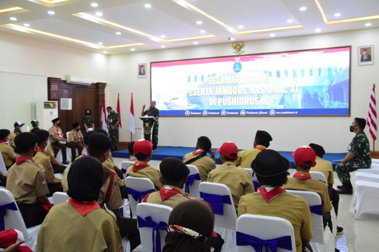 Danpushidrosal, Laksamana Madya TNI Nurhidayat saat terima kunjungan kontingen Jambore Nasional di Ruang Serbaguna Mako Pushidrosal, Jalan Pantai Kuta V/I, Ancol Timur, Jakarta Utara. Kemarin, Senin (15/8).