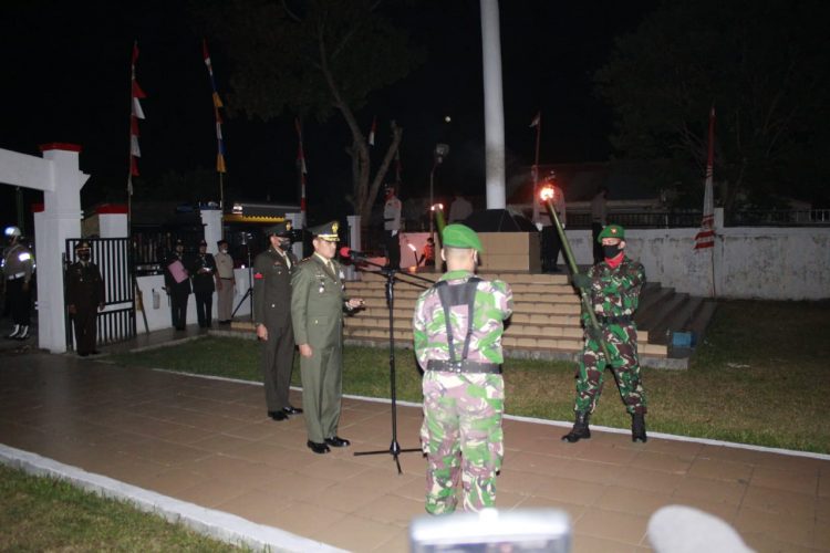 Dandim 0108/ Agara, Letkol Inf Robbi Firdaus SE, M.Si selaku inspektur bersama Bupati Aceh Tenggara Drs. H. Raidin M.Ap dan seluruh unsur Forkopimda Aceh Tenggara, melaksanakan apel renungan suci pada pukul 00:00 Wib dalam rangka Dirgahayu ke- 77 Kemerdekaan RI Tahun 2022, Rabu dini hari (17/8).