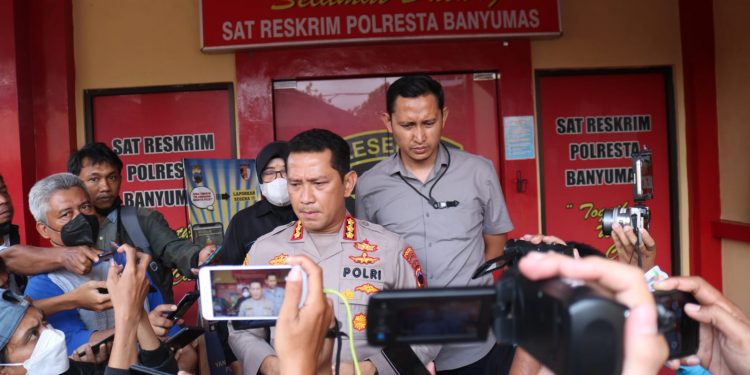 Kapolresta Banyumas, Kombes. Pol. Edi Suranta Sitepu SIK, MH saat konferensi pers pengungkapan penangkapan anggota Geng Motor, Selasa (16/8).