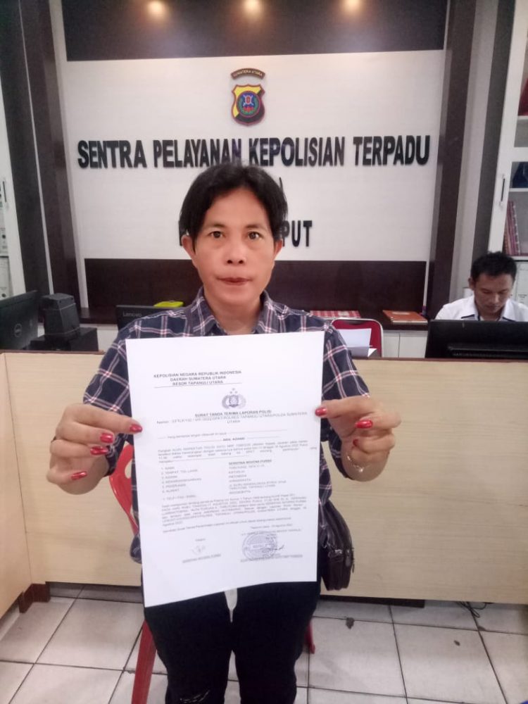 Serepina Novena Purba usai membuat laporan Polisi atas dugaan penganiayaan yang diduga dilakukan Andreas Hutabarat, Rabu (17/8).