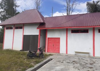 Kilang padi di Desa Tapian Nauli yang dibangun Tahun 2021 bersumber dari DAK namun tidak efisien berfungsi, Jumat (19/8).