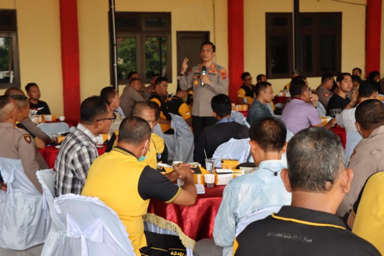 Kombes. Pol. Irsan Sinuhaji SH, SIK saat coffe morning bersama PJU dan Personel Polresta Deliserdang, Sabtu (20/8).