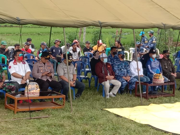 Kapolsek Pagerageung jajaran Polres Tasikmalaya Kota, AKP. Erustiana menghadiri kegiatan Bakti sosial TNI AU dan Lomba Gantole se- Jawa Barat dalam rangka HUT RI ke- 77 di Bukit Pasir Gowong Desa Nanggewer Kecamatan Pagerageung Kabupaten Tasikmalaya, Sabtu (27/8).