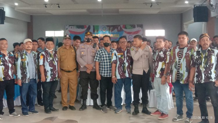 IPK Deliserdang bersama jajaran dan Forkopimcam saat gelar vaksinasi massal dan berbagi kepada anak yatim, Selasa (30/8).