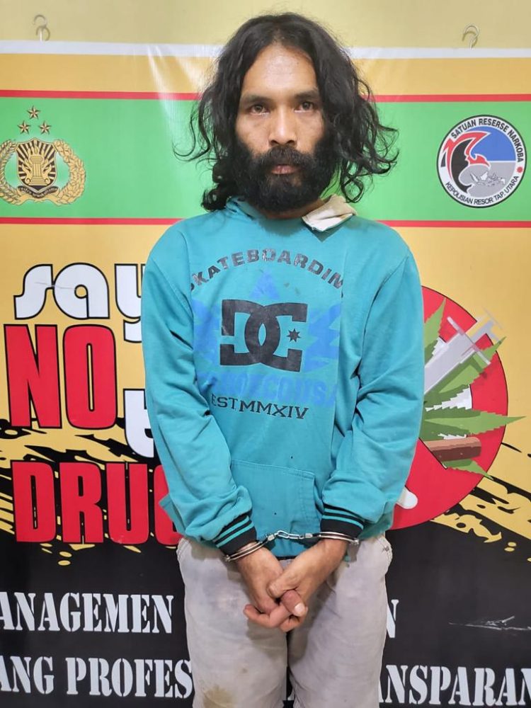 Doni Sinaga pemilik sabu saat diamankan di Mapolres Taput, Rabu (31/8).