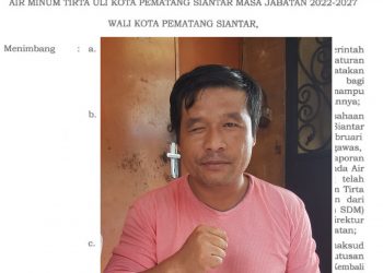 SK Walikota Pematangsiantar dan Ketua LSM Forum13 Indonesia, Syamp Siadari, Minggu (7/8).