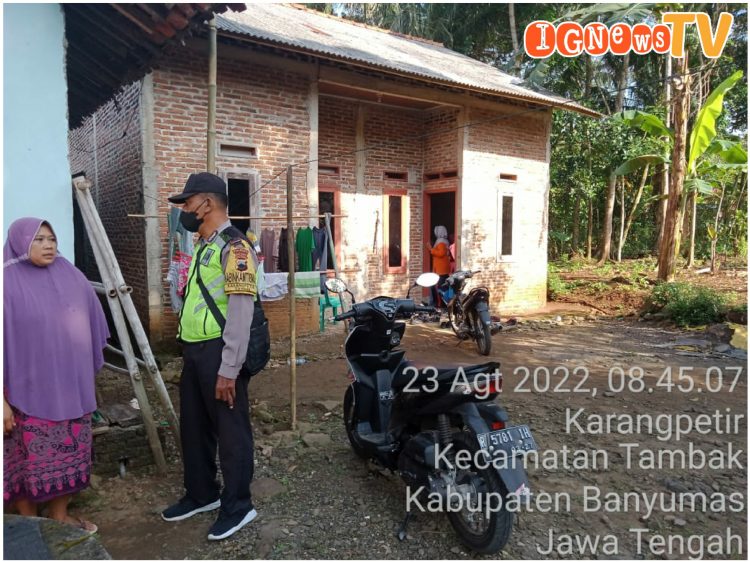 AIPT. Angkat Rumanto saat menyampaikan kepada warga Desa Karangpetir agar aktif menjaga ketertiban dan keamanan lingkungan, Selasa (23/8).