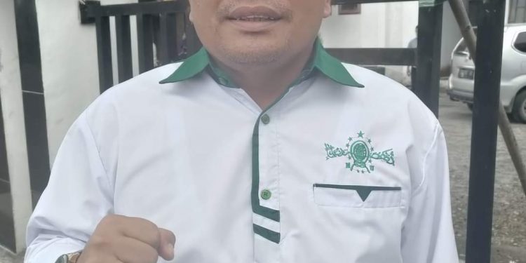 Ketua PC NU Kabupaten Dairi, Tuppak Padang M.Pd saat tinjau aksi, Selasa (27/9).