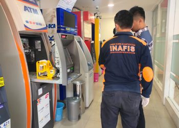 Dua mesin ATM kondisi rusak yang dibobol tersangka, Senin (21/9).