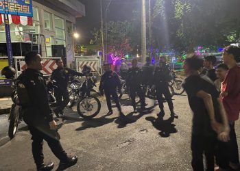 Tim Maung Galunggung Polres Tasimalaya Kota saat patroli dan amankan 2 warga binaan Lapas Kelas IIB Tasikmalaya, Minggu (18/9).