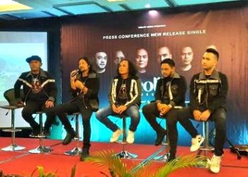 Grup musik Deolipa Project saat meluncurkan dua single terbaru, Kamis (22/9).