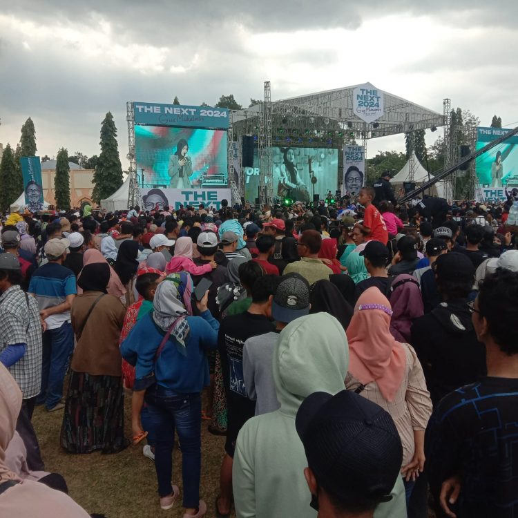 Antusias ribuan warga padati Alun alun Kajen Pekalongan, Jumat (23/9).