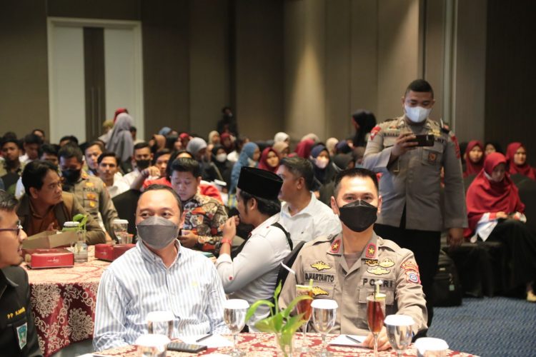 Wakapolda Sumut, Brigjen. Pol. Dr. Dadang Hartanto SH, SIK, M.Si menghadiri pelantikan pengurus wilayah Kesatuan Aksi Mahasiswa Muslim Indonesia Sumatera Utara, Senin (26/9).