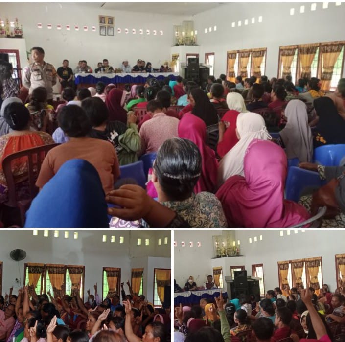 Ratusan warga saat geruduk kantor Camat Tantom Angkola, Kamis (29/9).