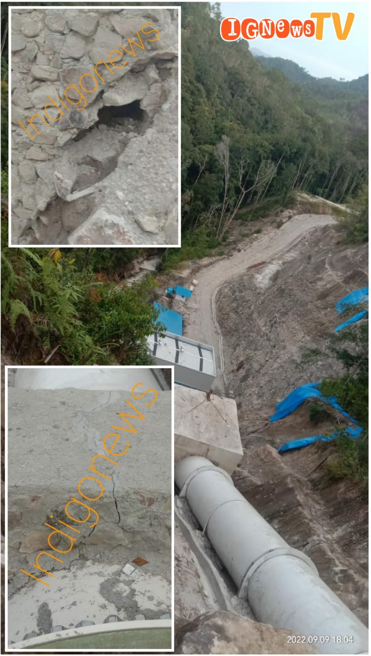 Kondisi fisik bangunan PLTM Parmonangan- 2 yang asal jadi dikerjakan sehingga sudah banyak yang rusak, Senin (12/9).