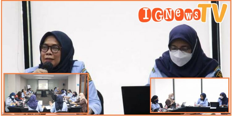 Direktur Kerja Sama HAM, Hajerati Mas'ud saat ikuti rapat, Senin (26/9).