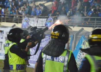 Situasi saat tragedi di stadion Kanjuruhan - Malang, Sabtu (1/10).