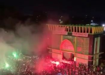 1000 Lilin dan Doa Bersama Warga Pekalongan Untuk korban tragedi Stadion Kanjuruhan, Senin (3/10).