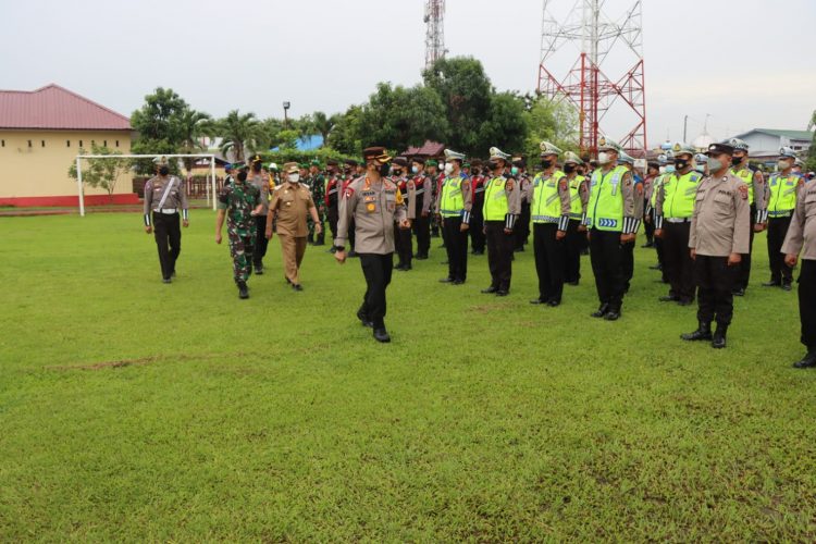 Kapolresta Deliserdang, Kombes. Pol. Irsan Sinuhaji saat pimpin upacara gelar pasukan Operasi Zebra Toba- 2022, Selasa (4/10).