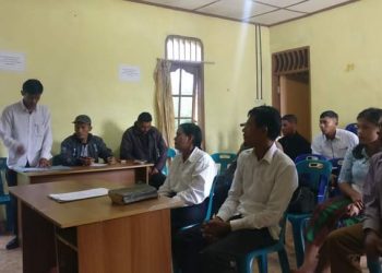 Kadus IV dan Kasi Kesra Desa Pegagan Julu VIII saat dilantik dan diambil sumpah jabatan, Rabu (5/10).