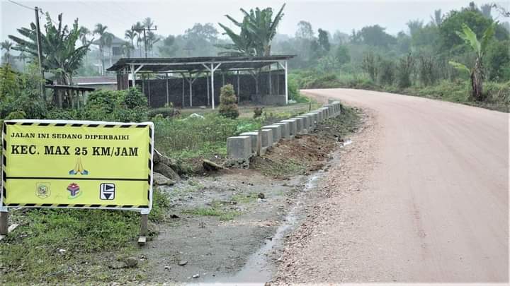 Situasi pengerjaan peningkatan jalan sepanjang 1.7KM akses jalan Panji Dabutar - Lae Gerat - Dairi, Rabu (5/10).