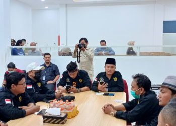 Perwakilan AMI saat audiens bersama Kasi Pidum, Hamonangan dan Kasi Intel, I Putu Arya Kejari Tanjung Perak, Kamis (13/10).