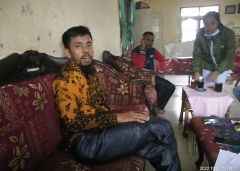 Ketua Kompak, Rijon saat diwawancarai dirumahnya beberapa hari silam, Rabu (19/10).