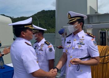 Dansatsurvei Pushidrosal Kolonel Laut (P) B. Dwiadji Gultom ST, CRMP, M.Han saat pimpin sertijab Dan KRI Spica- 934, Kamis (20/10).