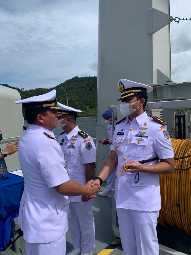 Dansatsurvei Pushidrosal Kolonel Laut (P) B. Dwiadji Gultom ST, CRMP, M.Han saat pimpin sertijab Dan KRI Spica- 934, Kamis (20/10).