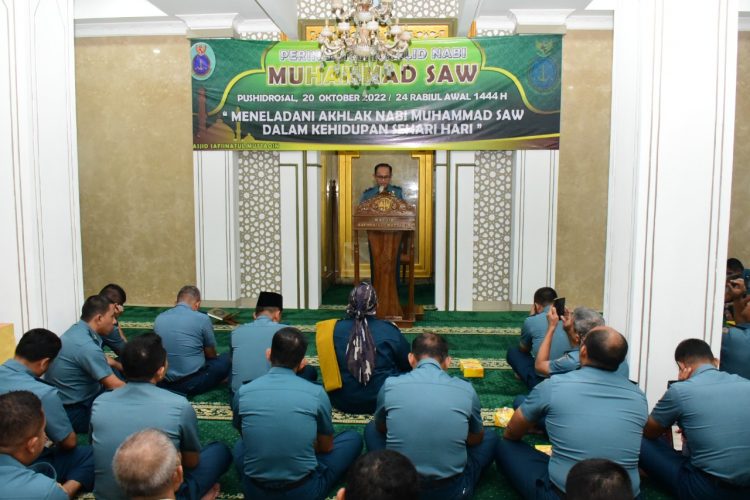 Personil Pushidrosal saat peringati Mulid Nabi Besar Muhammad SAW 1444H/ 2022M, Kamis (20/10).