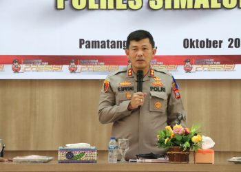 Kapolres Simalungun, AKBP. Ronald Fredy C Sipayung SH, SIK, MH saat konferensi pers, Kamis (27/10).