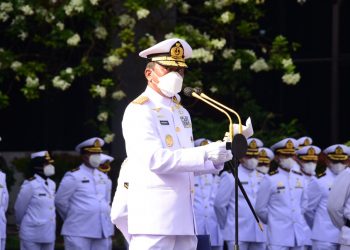 Danpushidrosal, Laksamana Madya TNI Nurhidayat saat pimpin upacara peringatan Hari Sumpah Pemuda, Jumat (28/10).