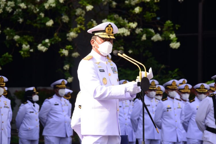 Danpushidrosal, Laksamana Madya TNI Nurhidayat saat pimpin upacara peringatan Hari Sumpah Pemuda, Jumat (28/10).