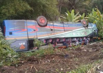 Kondisi Bus ALS yang terguling didasar jurang, Jumat (28/10).
