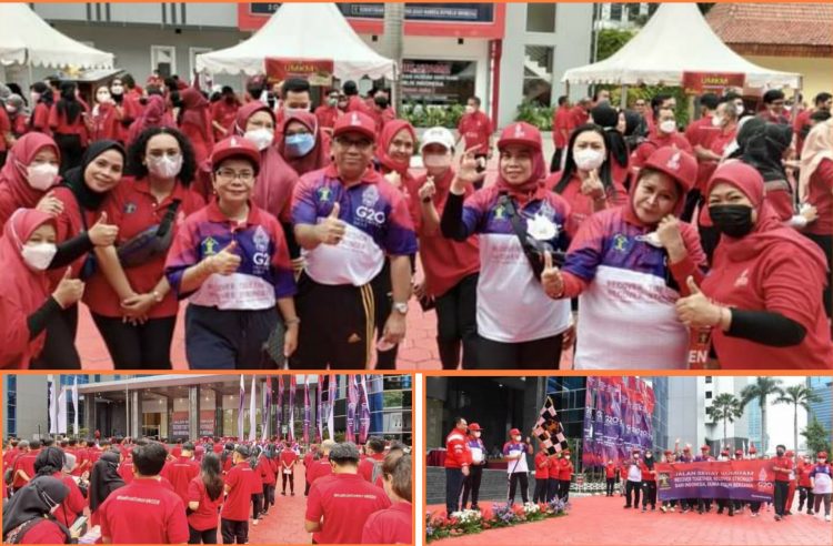 Staf Ditjen HAM saat mengikuti giat jalan santai oleh Kemenkumham, Jumat (21/10).