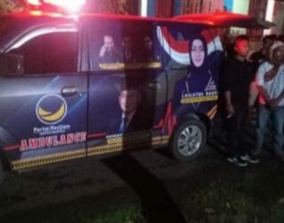 Ambulan Nasdem yang membantu pemulangan jenajah korban pembunuhan dari Kota Medan - Tapsel, Senin (24/10).