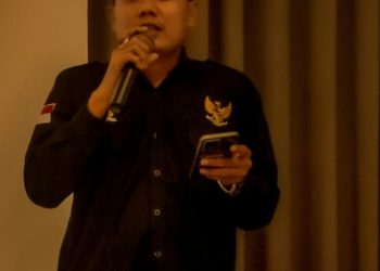 Ketua Umum AMI, Baikhi Akbar SE, SH saat menyampaikan aspresiasi atas penggeledahan yang dilakukan KPK, Senin (24/10).