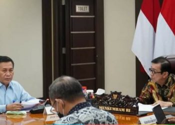 MenkumHAM, Yasonna H Laoly bersama Dirjen HAM, Maulimin Abdi saat dialog UPR Dewan HAM PBB yang akan digelar di Jenewa, Selasa (25/10).