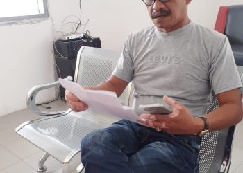 Direktur Eksekutif IP2 Baja Nusantara, Ir.I.Djonggi Napitupulu saat memberikan penjelasan terkait dugaan korupsi belanja jasa Internet di Kominfo Toba, Kamis (3/11).