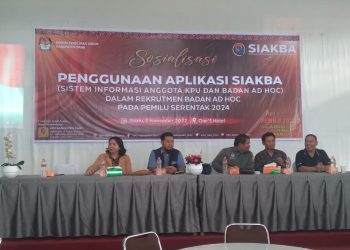 KPU Dairi saat sosialisasi aplikasi SIAKBA, Sabtu (5/11).