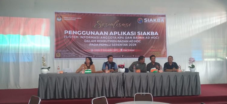 KPU Dairi saat sosialisasi aplikasi SIAKBA, Sabtu (5/11).