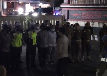 Kapolres Toba, AKBP. Taufik saat pimpin langsung patroli skala besar, Minggu malam (6/11).