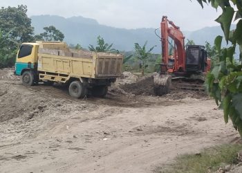 Tambang pasir illegal Perum Jasa Tirta I, Selasa (15/11).