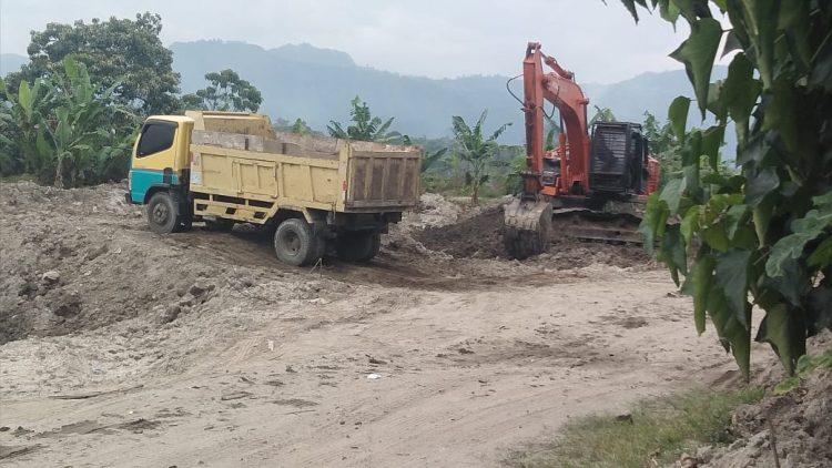 Tambang pasir illegal Perum Jasa Tirta I, Selasa (15/11).