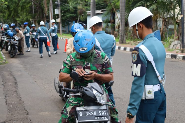 Satprov Pushidrosal saat giar razia gaktibplin, Senin (21/11).