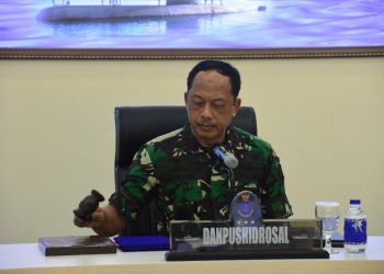 Komandan Pushidrosal, Laksamana Madya TNI Nurhidayat saat membuka latihan, Senin (21/11).